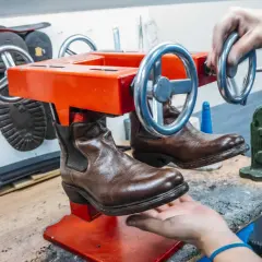 Rozciąganie butów wspinaczkowych: Jak dopasować ciasne buty?