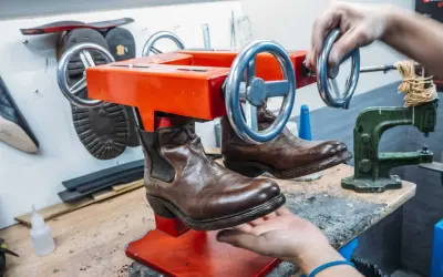Rozciąganie butów wspinaczkowych: Jak dopasować ciasne buty?