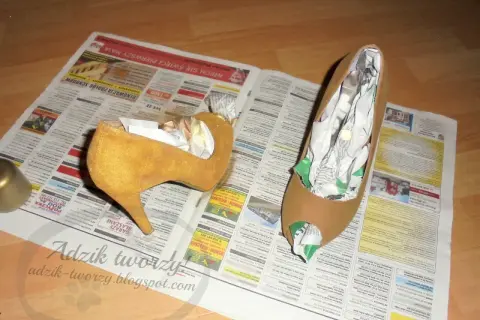 Malowanie obcasów krok po kroku: Odmień buty DIY