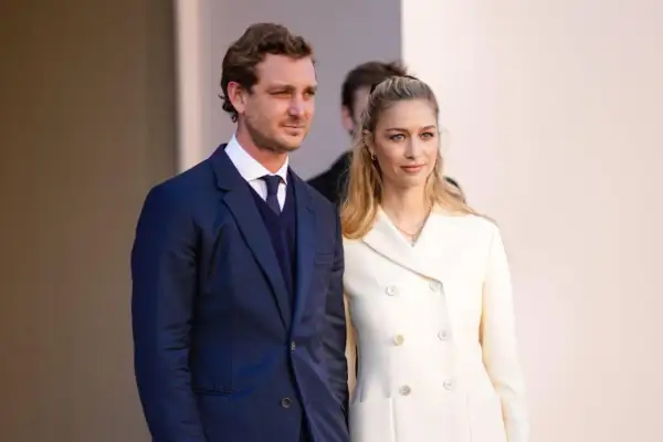 Jak ubrać się do opery? Elegancki dress code i porady